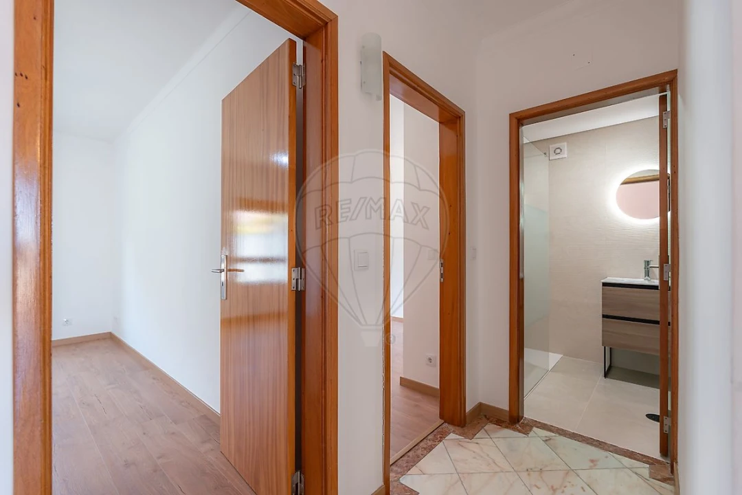 Apartamento T2 para Venda em Santo Antonio dos Olivais Foto 18