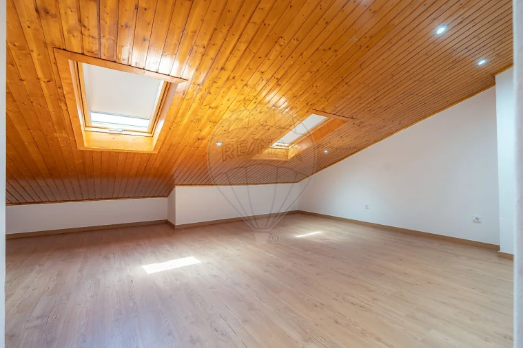 Apartamento T2 para Venda em Santo Antonio dos Olivais Foto 26