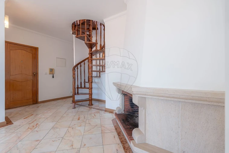 Apartamento T2 para Venda em Santo Antonio dos Olivais Foto 11