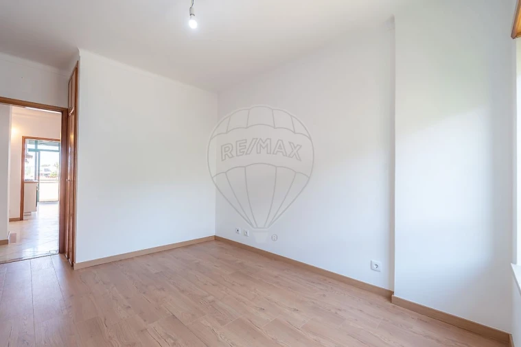Apartamento T2 para Venda em Santo Antonio dos Olivais Foto 20
