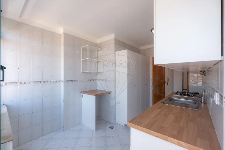Apartamento T2 para Venda em Santo Antonio dos Olivais Foto 2