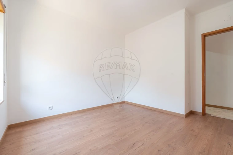 Apartamento T2 para Venda em Santo Antonio dos Olivais Foto 14