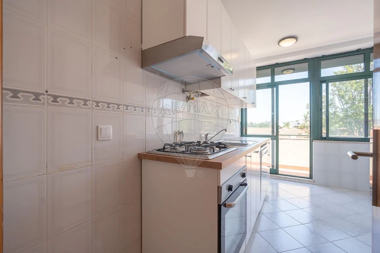 Apartamento T2 para Venda em Santo Antonio dos Olivais Foto 3