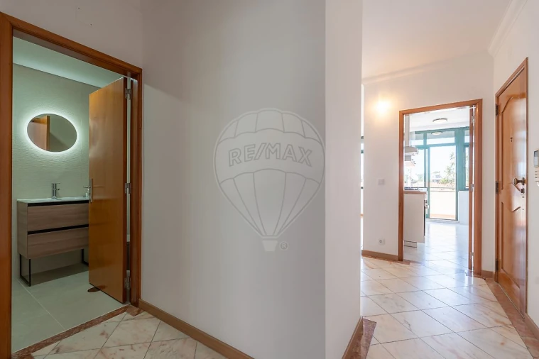 Apartamento T2 para Venda em Santo Antonio dos Olivais Foto 21