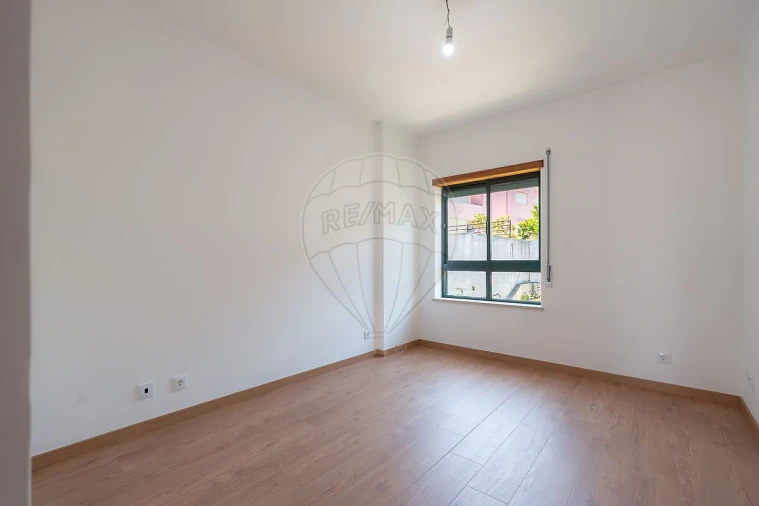 Apartamento T2 para Venda em Santo Antonio dos Olivais Foto 19