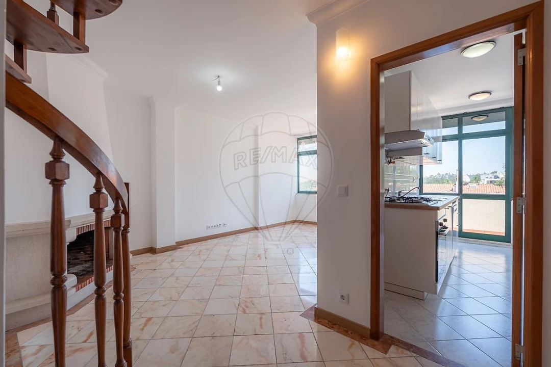 Apartamento T2 para Venda em Santo Antonio dos Olivais Foto 8