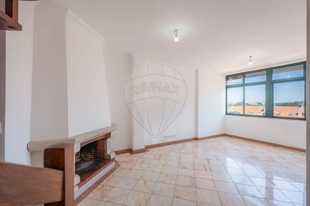 Apartamento T2 para Venda em Santo Antonio dos Olivais Foto 7