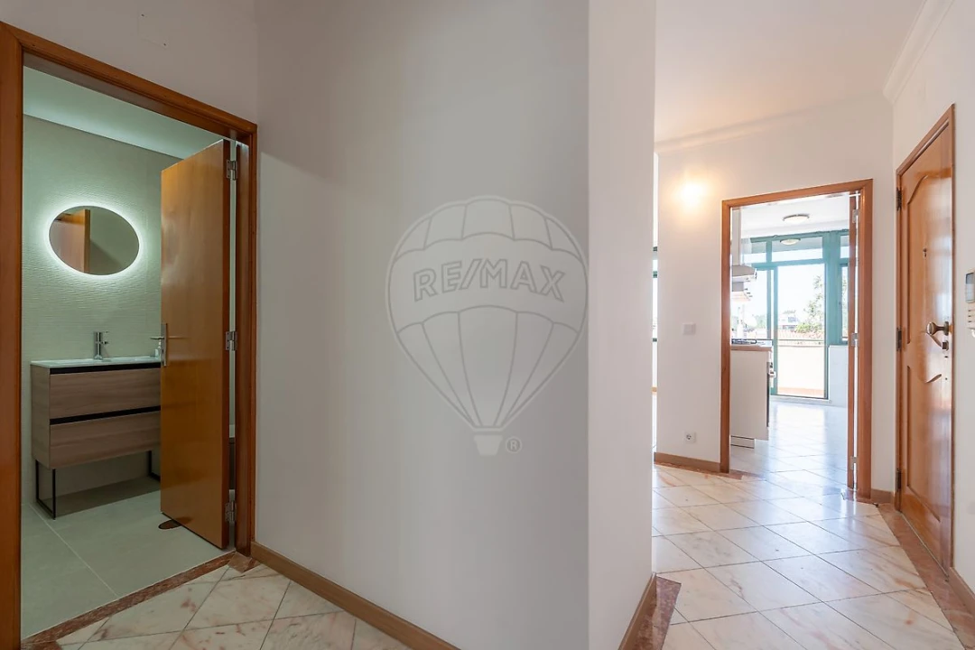 Apartamento T2 para Venda em Santo Antonio dos Olivais Foto 21