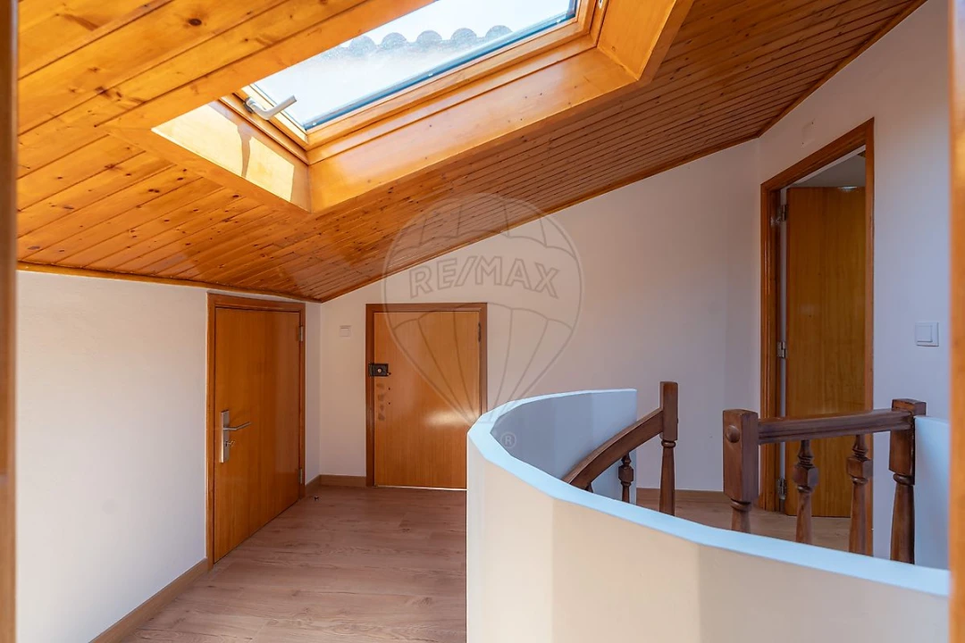 Apartamento T2 para Venda em Santo Antonio dos Olivais Foto 27