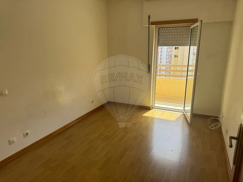 Apartamento T3 para Venda em Carregado e Cadafais Foto 17