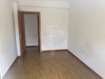 Apartamento T3 para Venda em Carregado e Cadafais