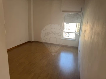 Apartamento T3 para Venda em Carregado e Cadafais