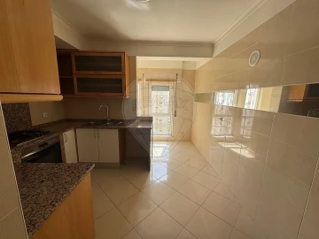 Apartamento T3 para Venda em Carregado e Cadafais