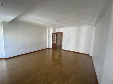Apartamento T3 para Venda em Carregado e Cadafais