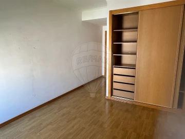 Apartamento T3 para Venda em Carregado e Cadafais