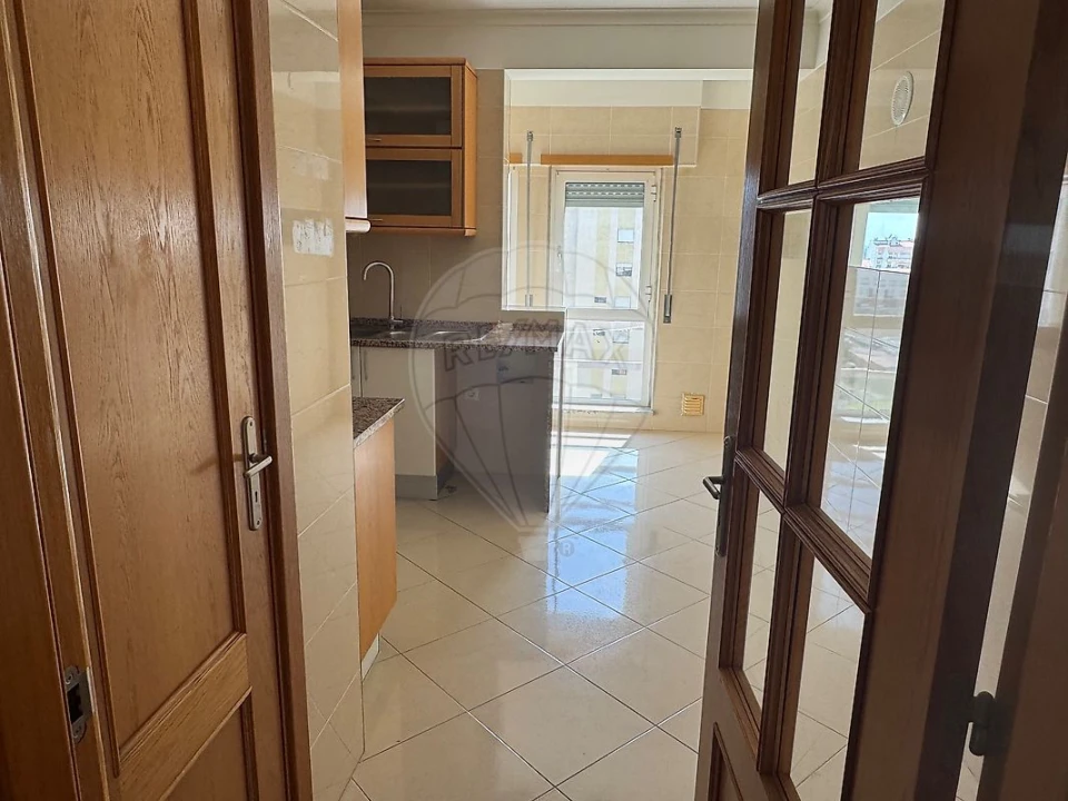 Apartamento T3 para Venda em Carregado e Cadafais Foto 10