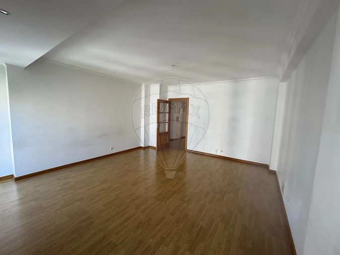 Apartamento T3 para Venda em Carregado e Cadafais Foto 8