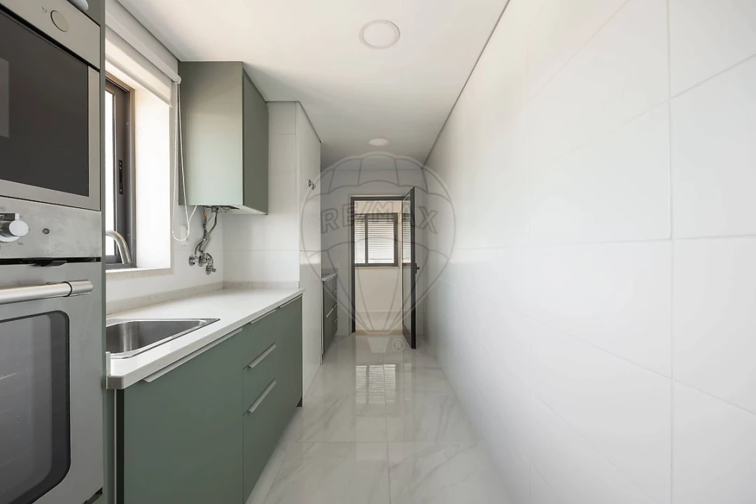 Apartamento T4 para Venda em Santa Clara Foto 1