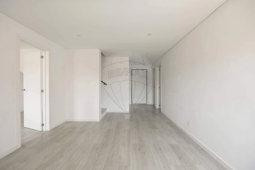 Apartamento T4 para Venda em Santa Clara Foto 5