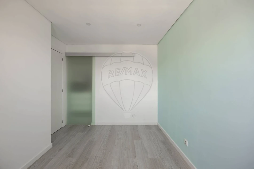 Apartamento T4 para Venda em Santa Clara Foto 18