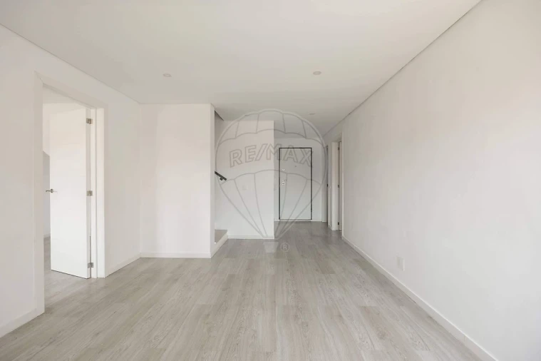 Apartamento T4 para Venda em Santa Clara Foto 5