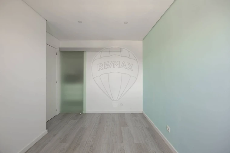 Apartamento T4 para Venda em Santa Clara Foto 18