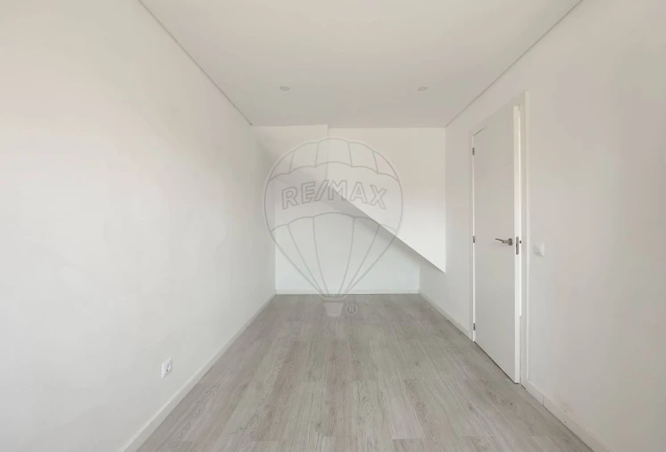 Apartamento T4 para Venda em Santa Clara Foto 6