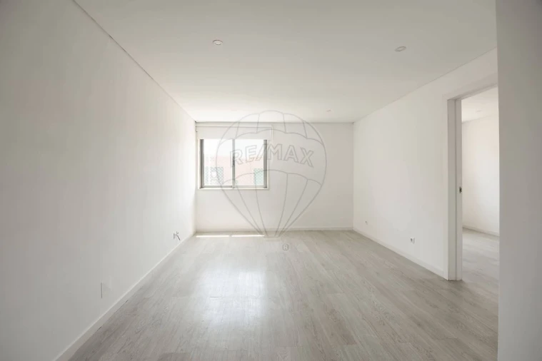 Apartamento T4 para Venda em Santa Clara Foto 4