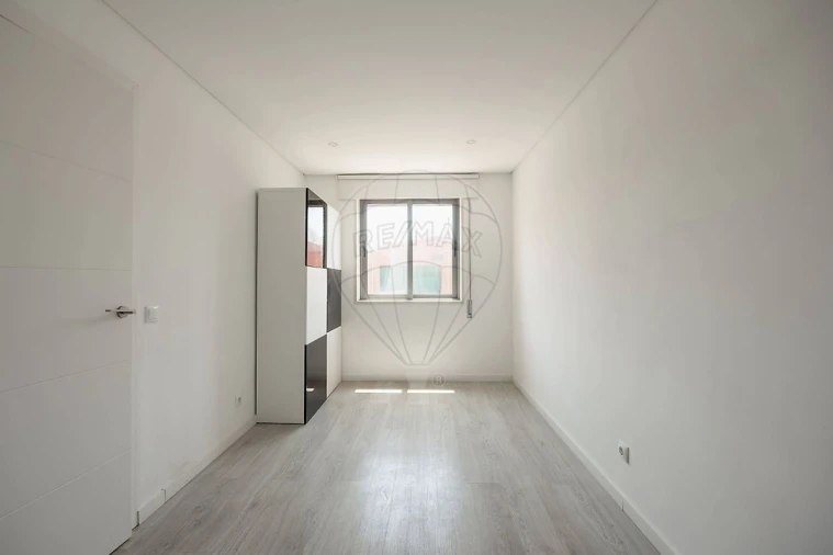 Apartamento T4 para Venda em Santa Clara Foto 3
