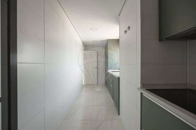 Apartamento T4 para Venda em Santa Clara Foto 2