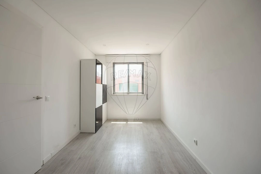 Apartamento T4 para Venda em Santa Clara Foto 3