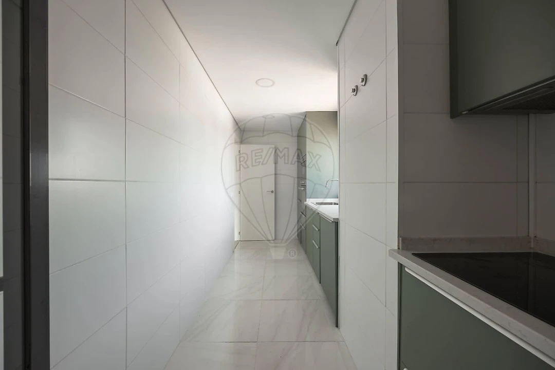 Apartamento T4 para Venda em Santa Clara Foto 2