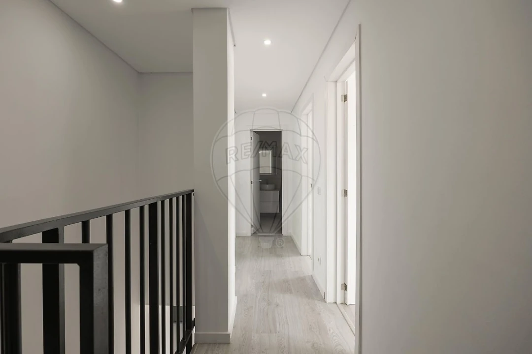 Apartamento T4 para Venda em Santa Clara Foto 7