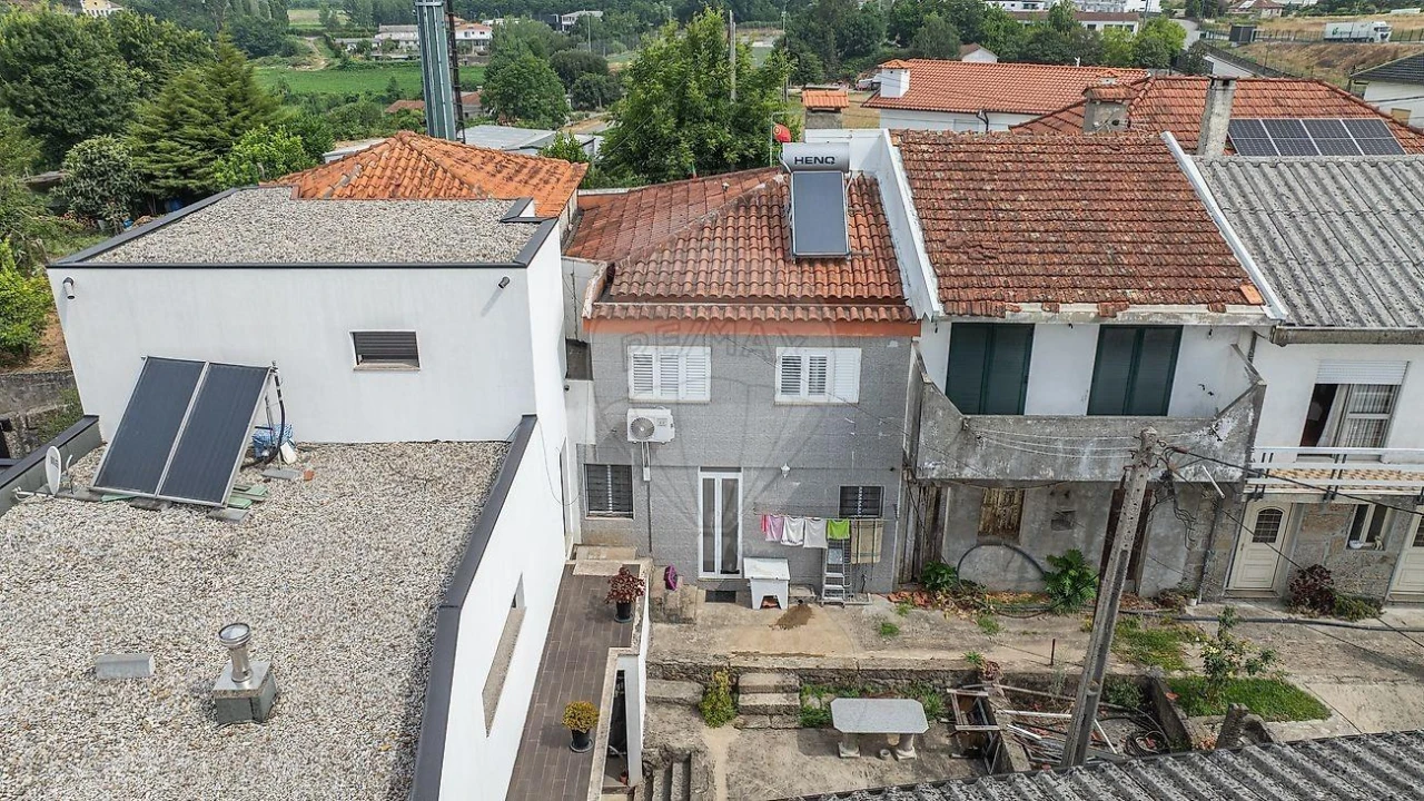 Moradia T2 para Venda em Ronfe Foto 3