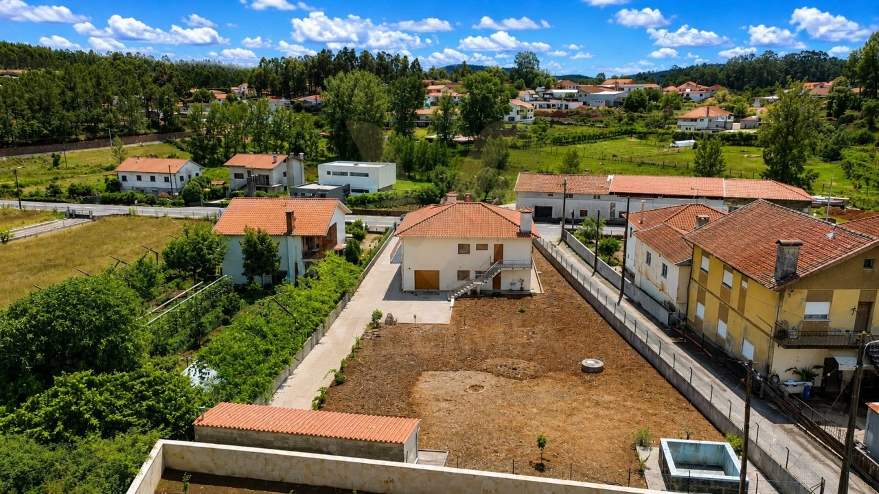 Moradia T4 para Venda em Moure Foto 5