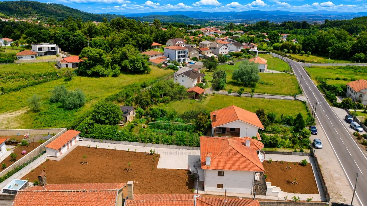 Moradia T4 para Venda em Moure Foto 46