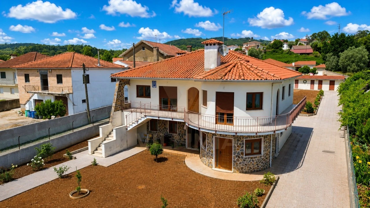 Moradia T4 para Venda em Moure Foto 1