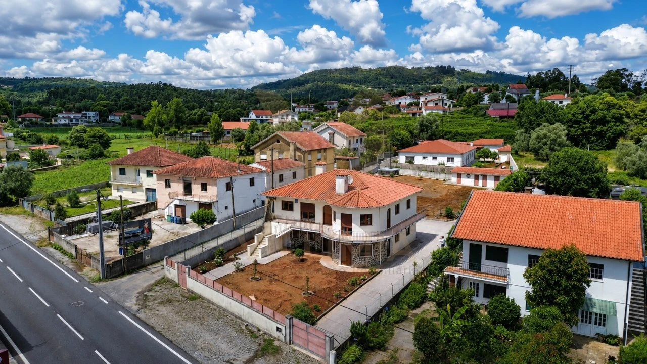 Moradia T4 para Venda em Moure Foto 3