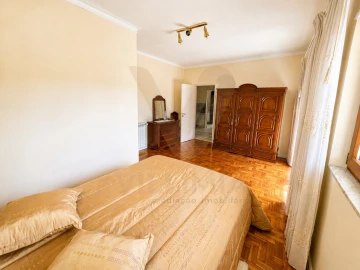 Moradia T4 para Venda em Moure