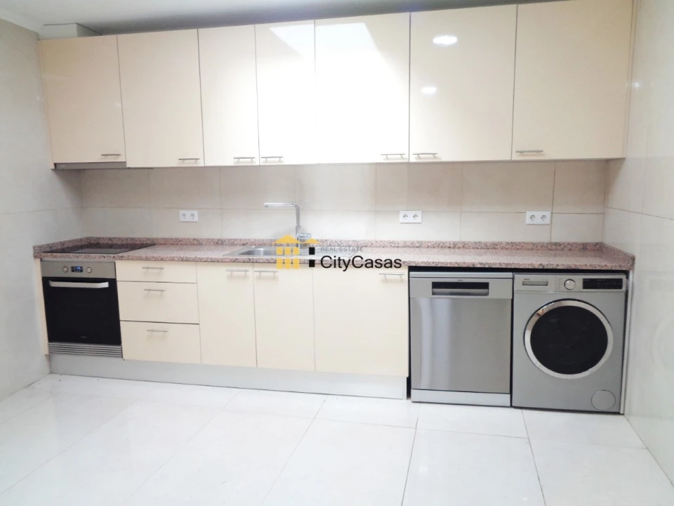 Moradia T2 para Venda em Campanhã Foto 3