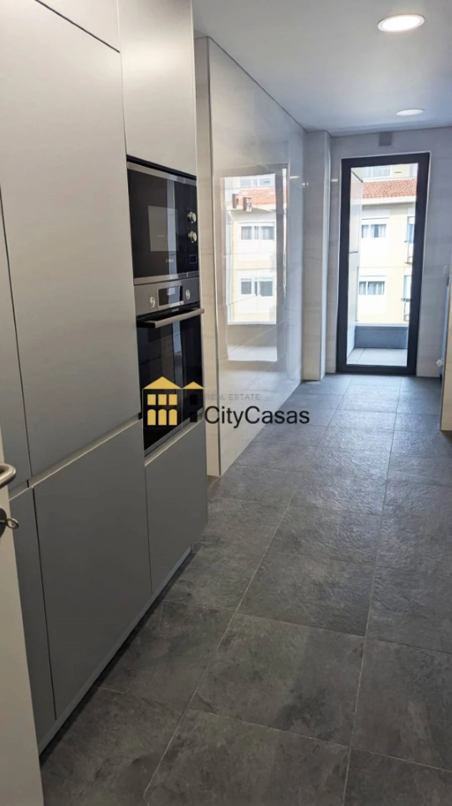 Apartamento T3 para Venda em Cedofeita, Santo Ildefonso, Sé, Miragaia, São Nicolau e Vitória Foto 2