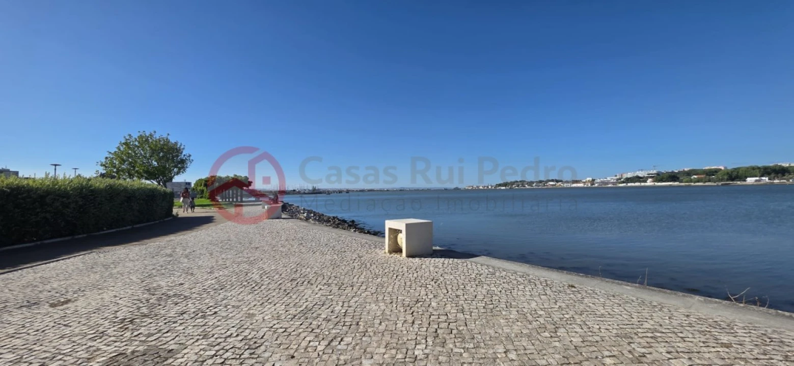 Negócio para Cedência de Quotas em Amora Foto 1