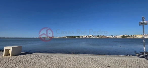 Negócio para Cedência de Quotas em Amora