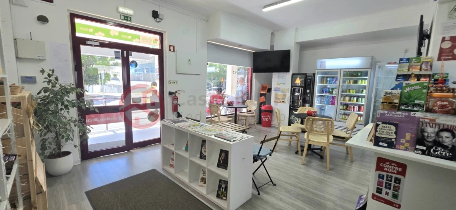 Loja para Cedência de Quotas em Almada, Cova da Piedade, Pragal e Cacilhas Foto 2