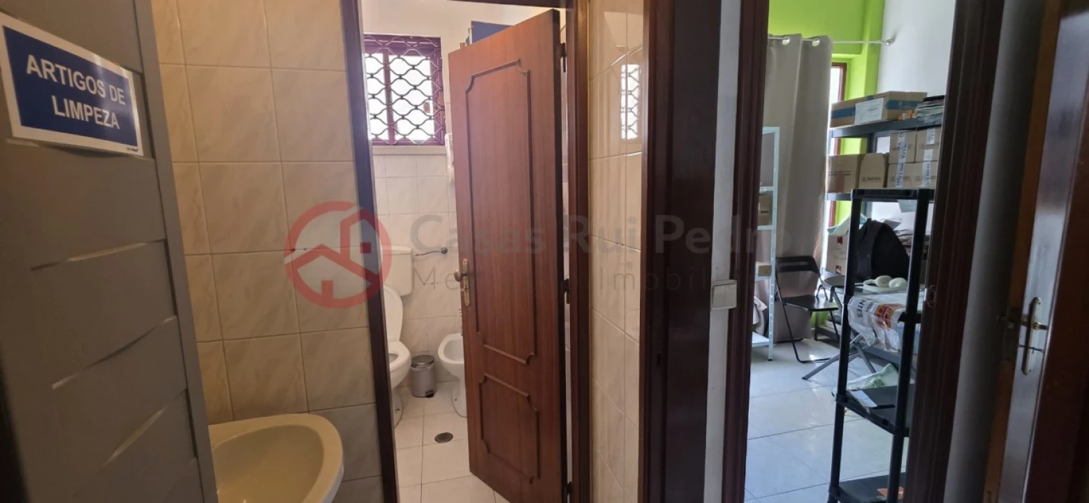 Loja para Cedência de Quotas em Almada, Cova da Piedade, Pragal e Cacilhas Foto 15