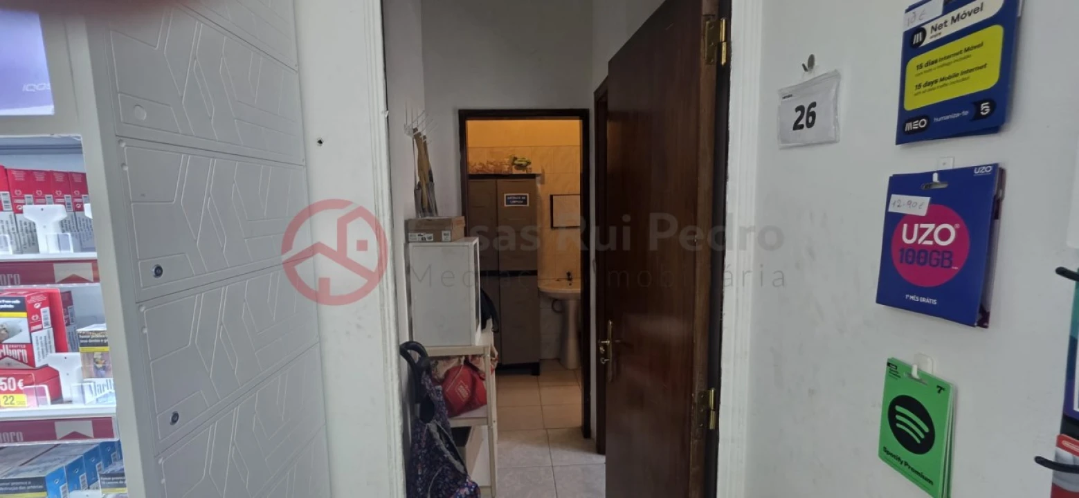 Loja para Cedência de Quotas em Almada, Cova da Piedade, Pragal e Cacilhas Foto 18