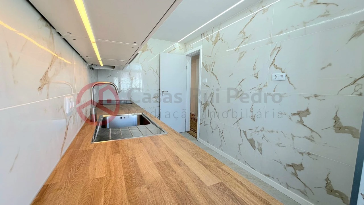 Apartamento T2 para Venda em Amora Foto 10