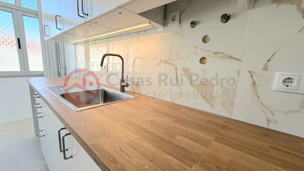Apartamento T2 para Venda em Amora Foto 11