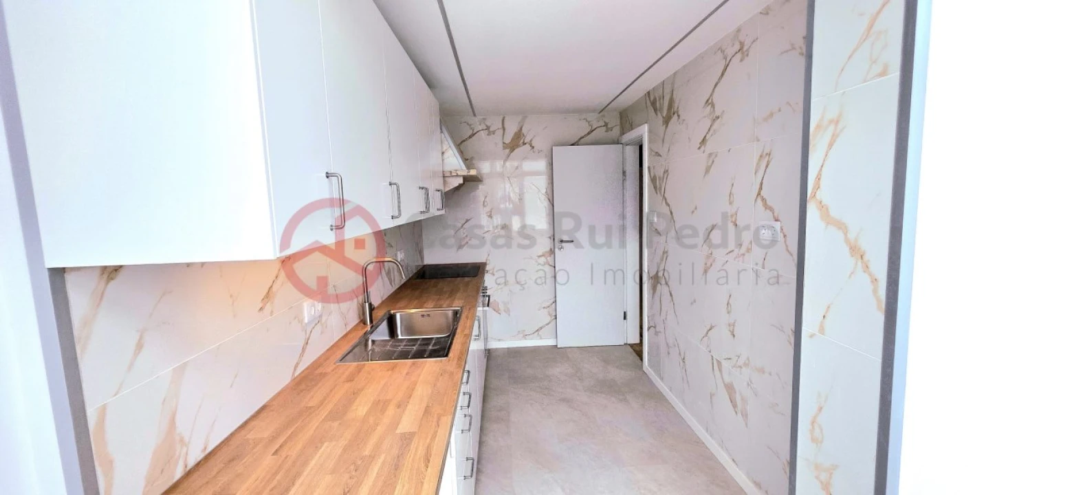 Apartamento T2 para Venda em Amora Foto 12