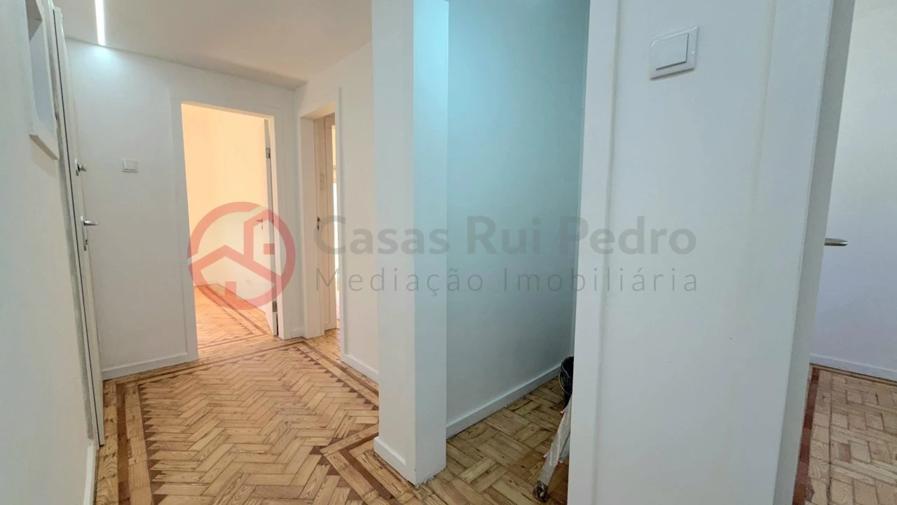 Apartamento T2 para Venda em Amora Foto 14